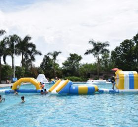 S41 水上公園気密水上遊戯海に浮かぶ空気で膨らむ大人と大人の水上トランポリン